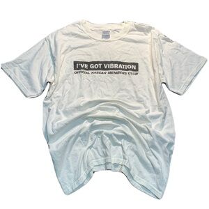 💛 Vintage NASCAR “I’VE GOT VIBRATION” Graphic Tee – Official Members Club Size L
